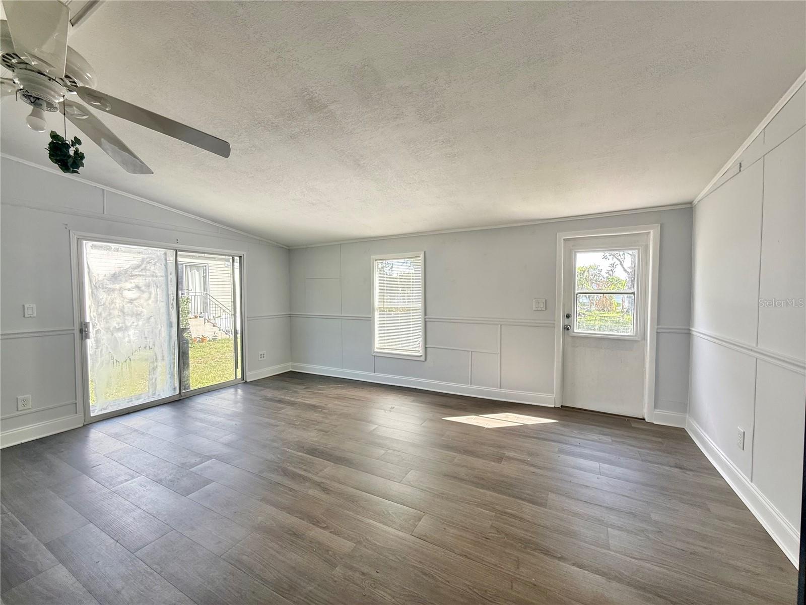 Image 10 of 22 For 14618 Geneva Drive