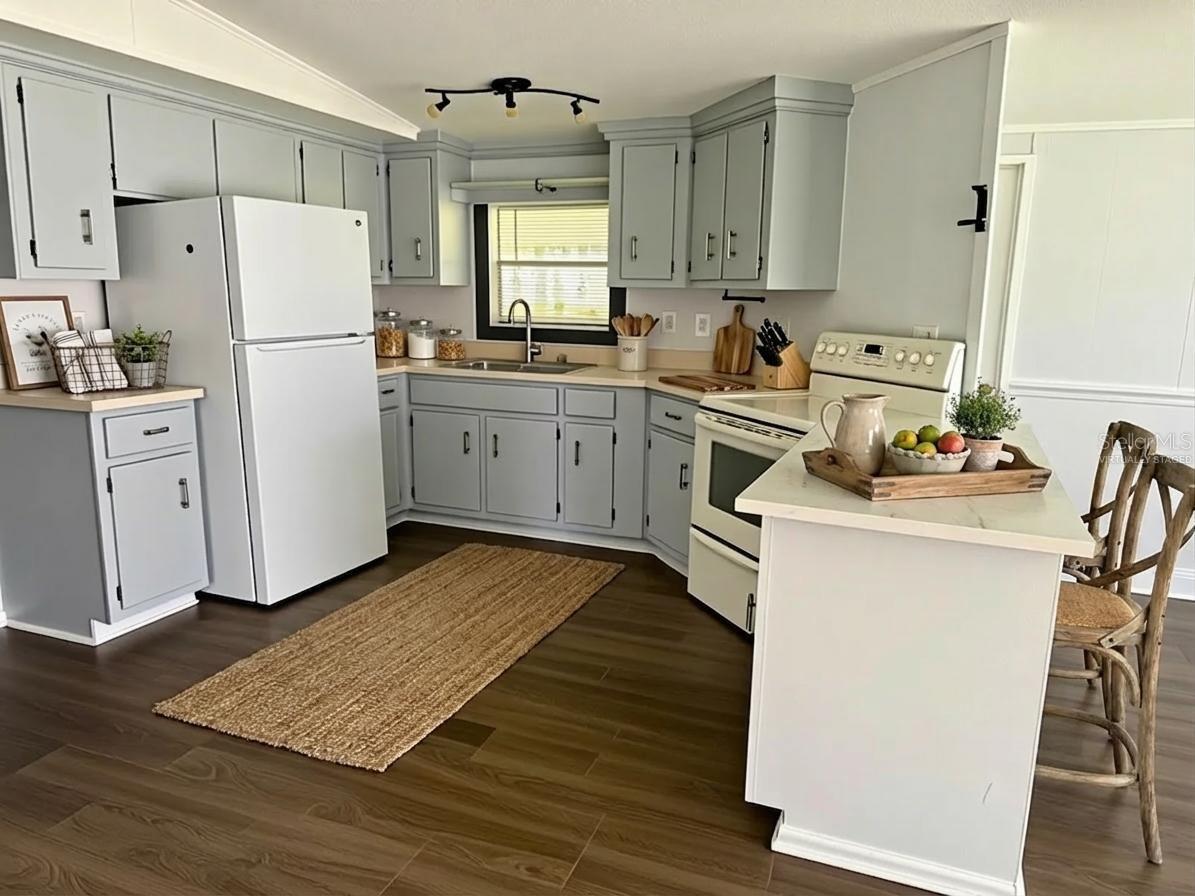 Image 11 of 22 For 14618 Geneva Drive