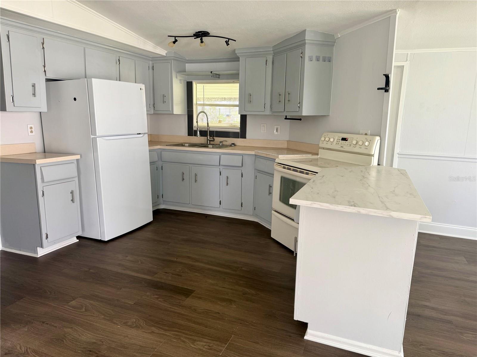 Image 12 of 22 For 14618 Geneva Drive