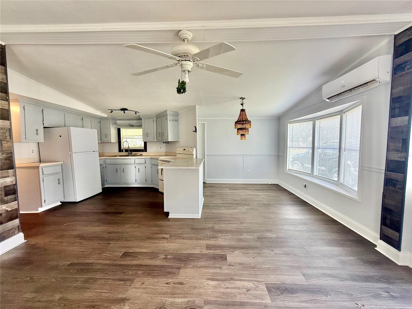 Image 13 of 22 For 14618 Geneva Drive