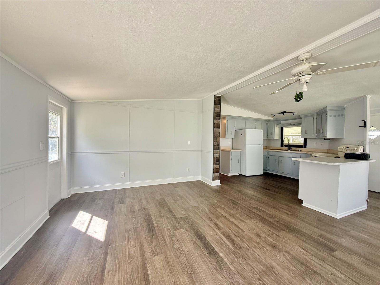 Image 8 of 22 For 14618 Geneva Drive