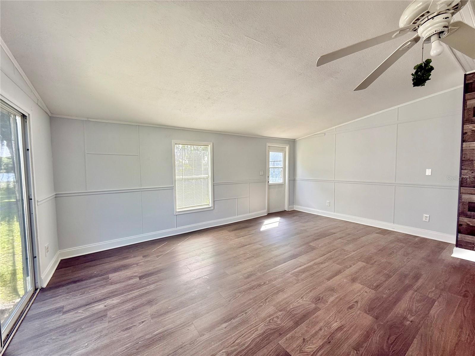 Image 9 of 22 For 14618 Geneva Drive