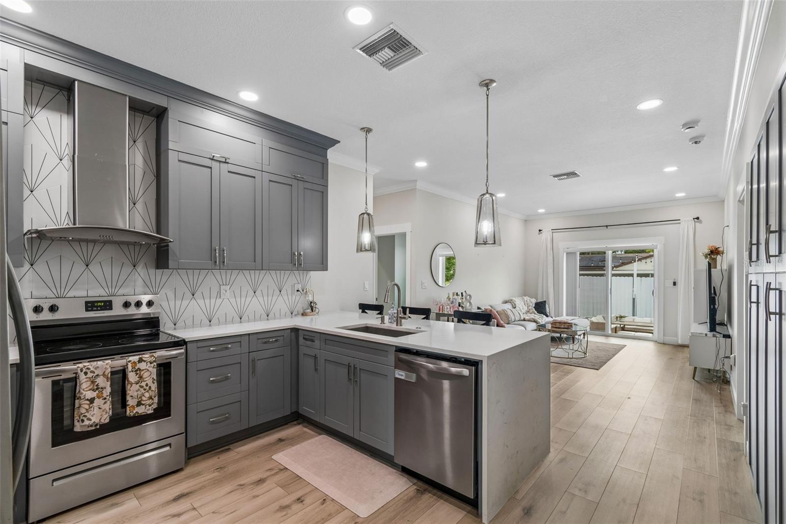 Image 14 of 54 For 1901 Cluster Avenue