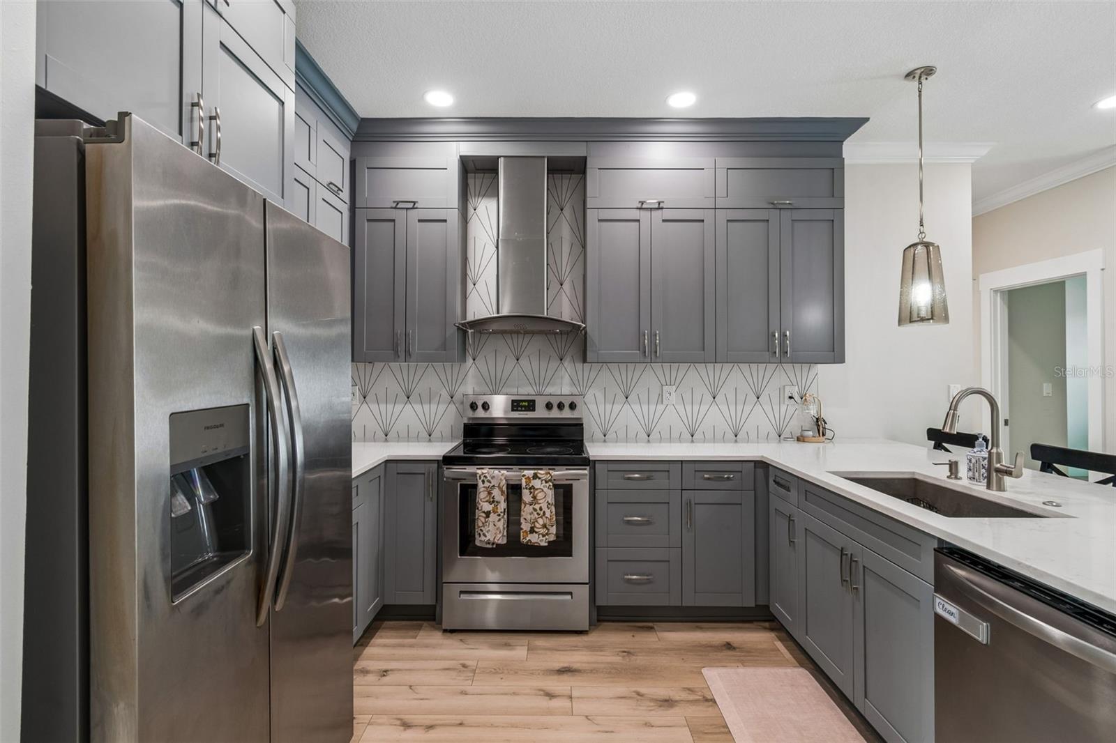 Image 19 of 54 For 1901 Cluster Avenue