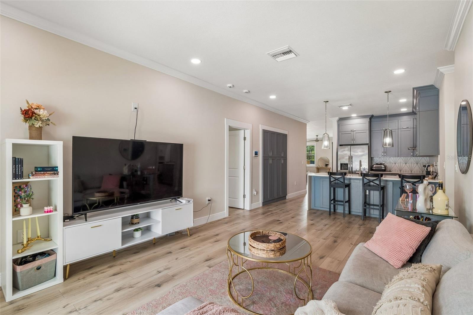 Image 27 of 54 For 1901 Cluster Avenue