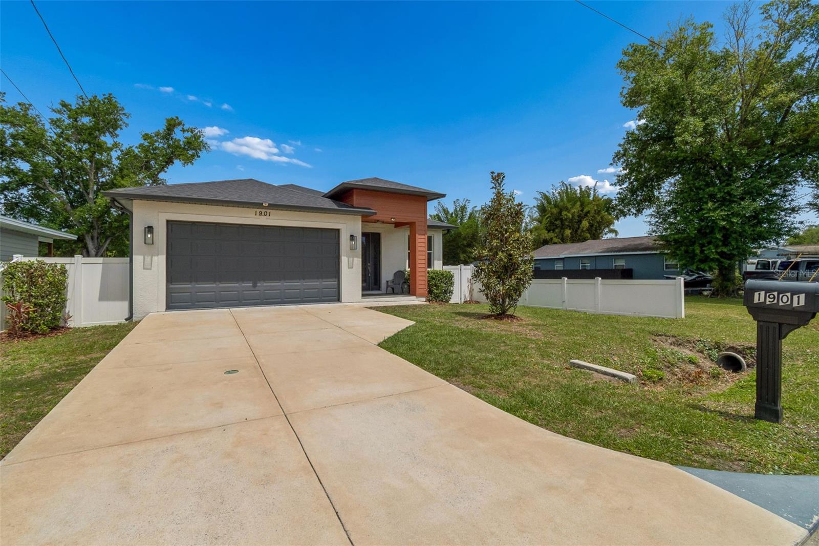 Image 4 of 54 For 1901 Cluster Avenue