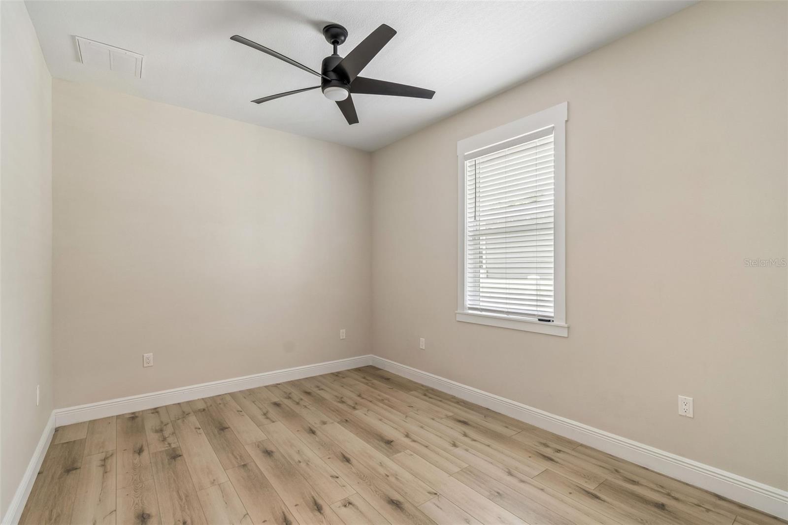 Image 40 of 54 For 1901 Cluster Avenue