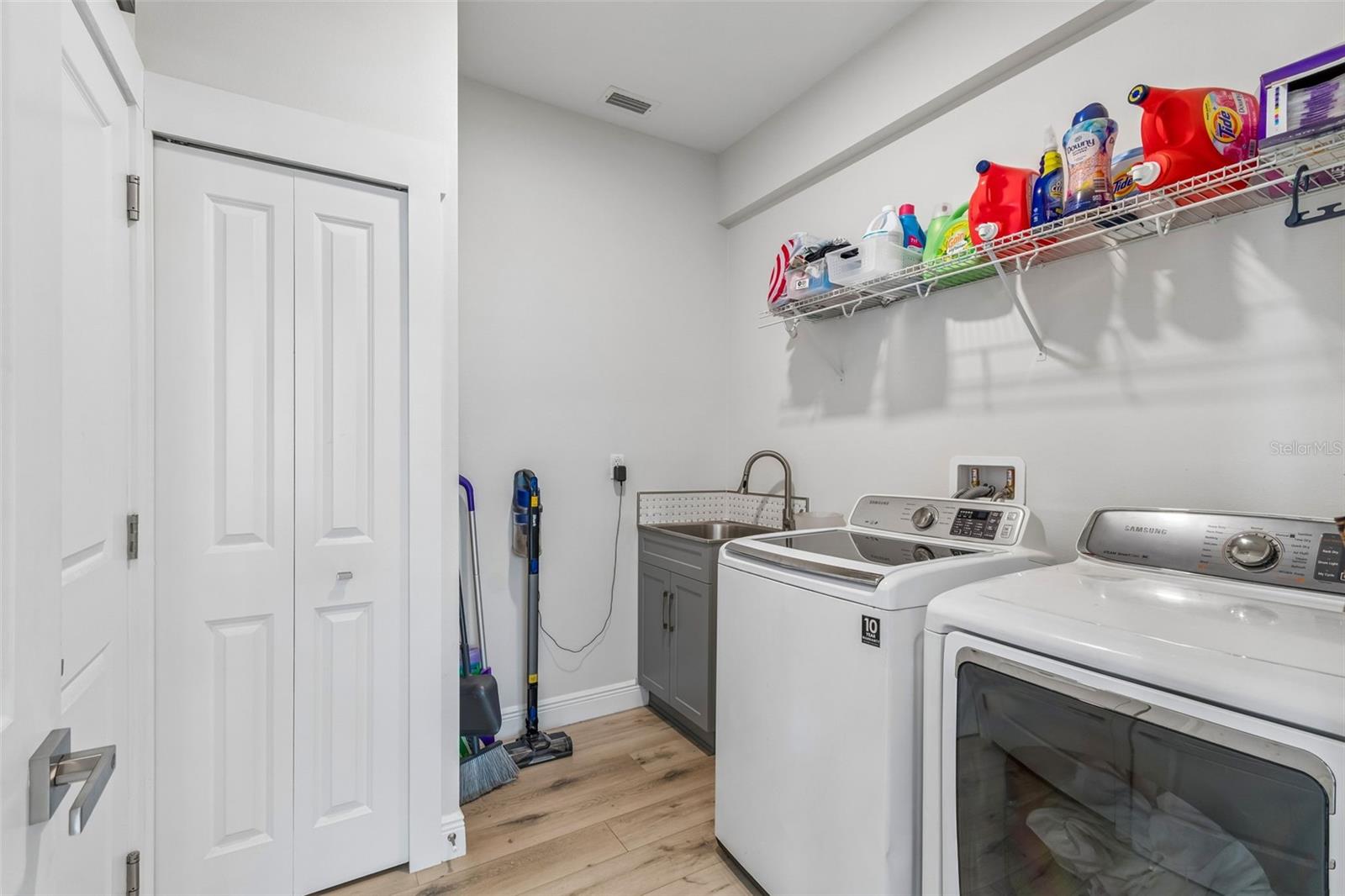 Image 42 of 54 For 1901 Cluster Avenue