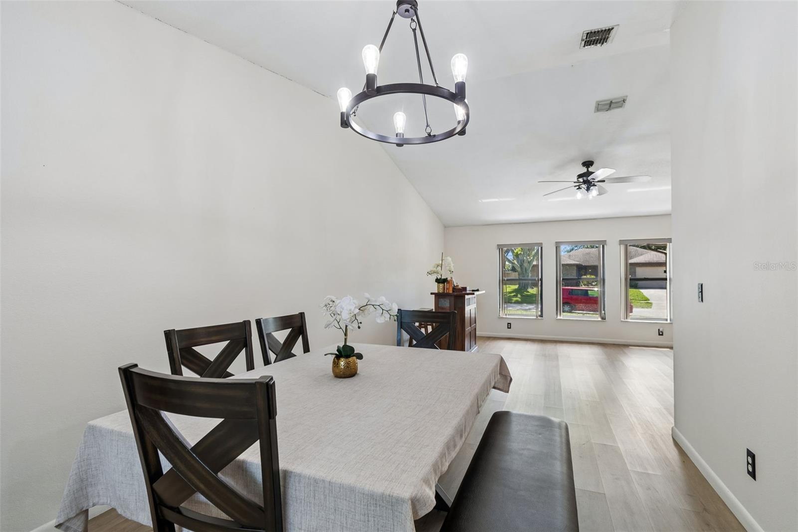 Listing photo id 8 for 1039 Northridge Drive