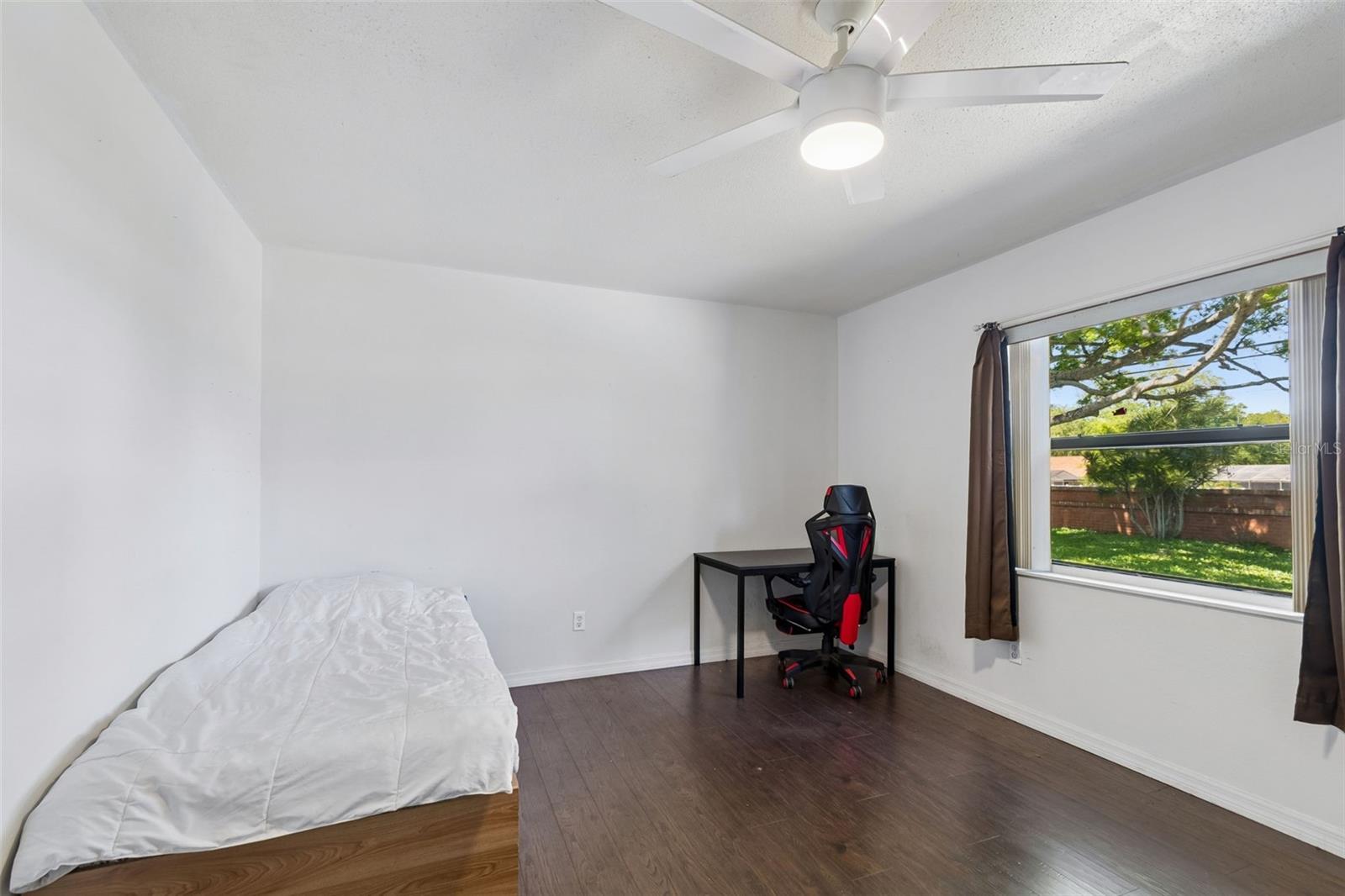 Listing photo id 23 for 1039 Northridge Drive