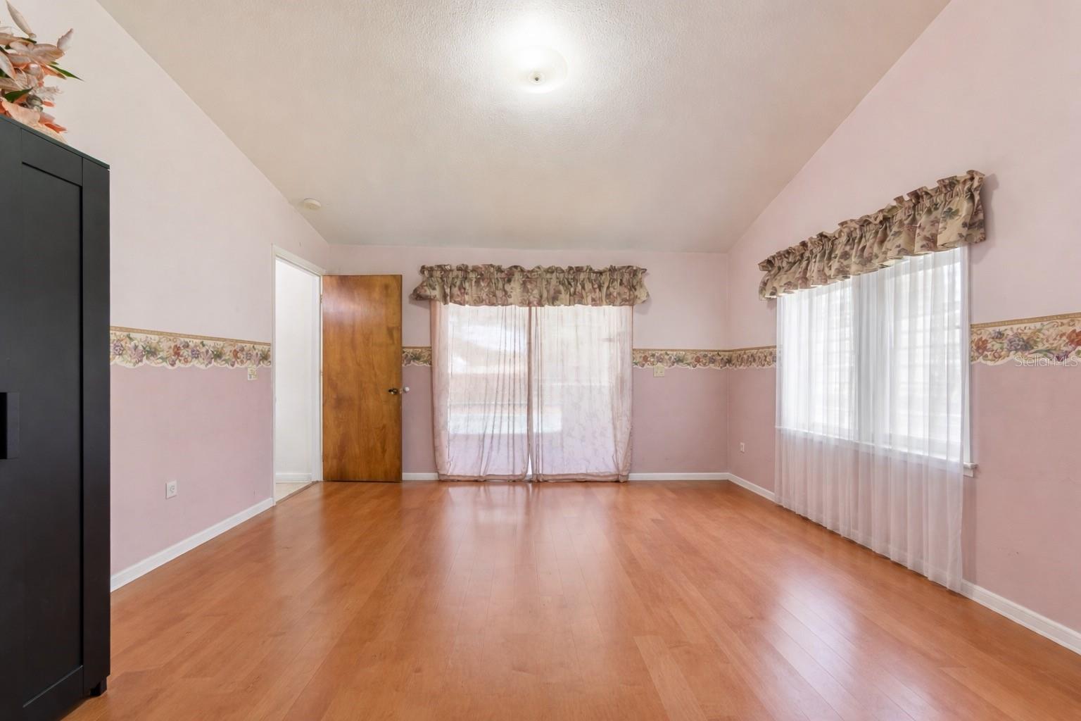 Listing photo id 25 for 1039 Northridge Drive