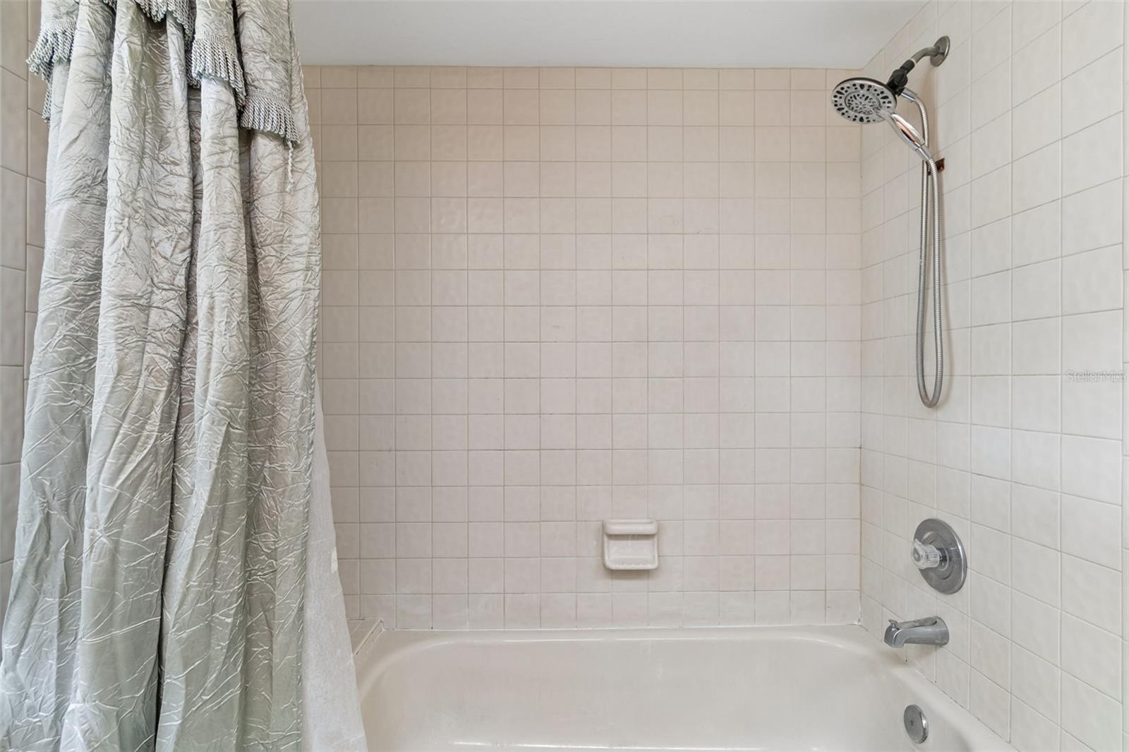 Listing photo id 34 for 1039 Northridge Drive