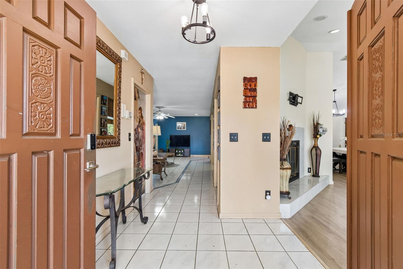 Listing photo id 3 for 1039 Northridge Drive