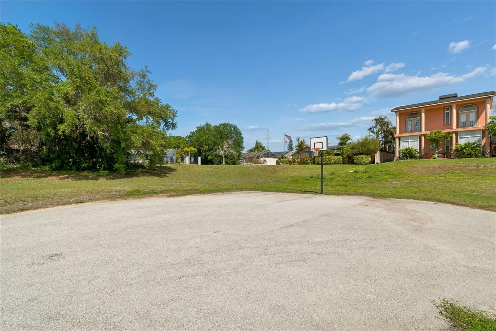 Listing photo id 62 for 1039 Northridge Drive