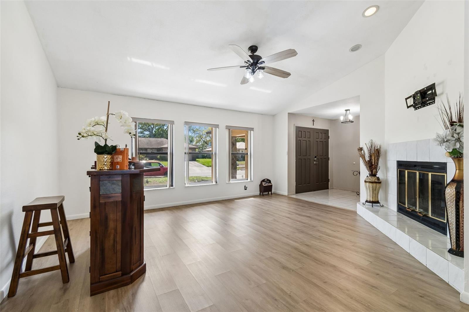 Listing photo id 5 for 1039 Northridge Drive