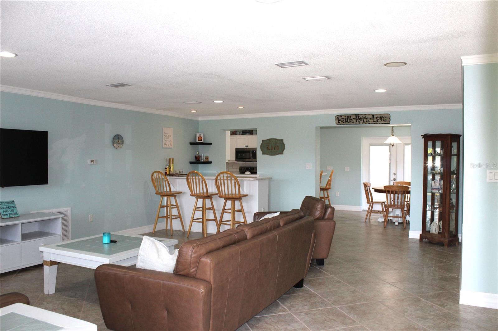 Image 5 of 58 For 2287 Carolyn Drive