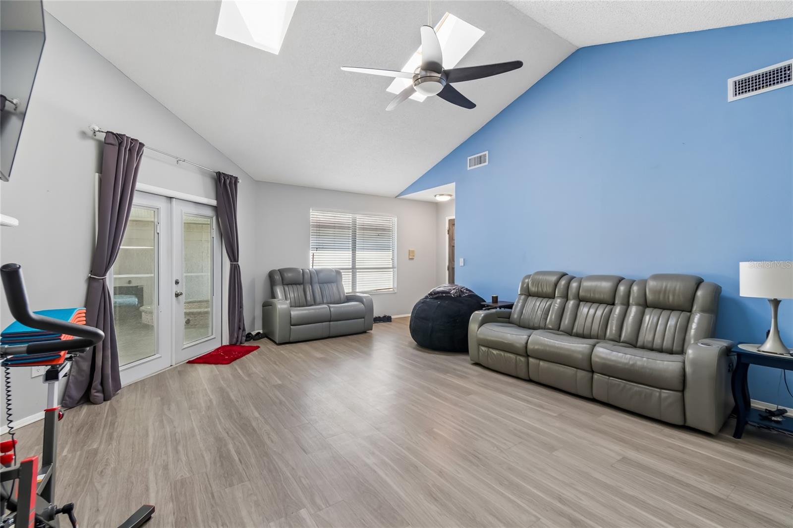 Image 14 of 51 For 7123 Silvermill Drive