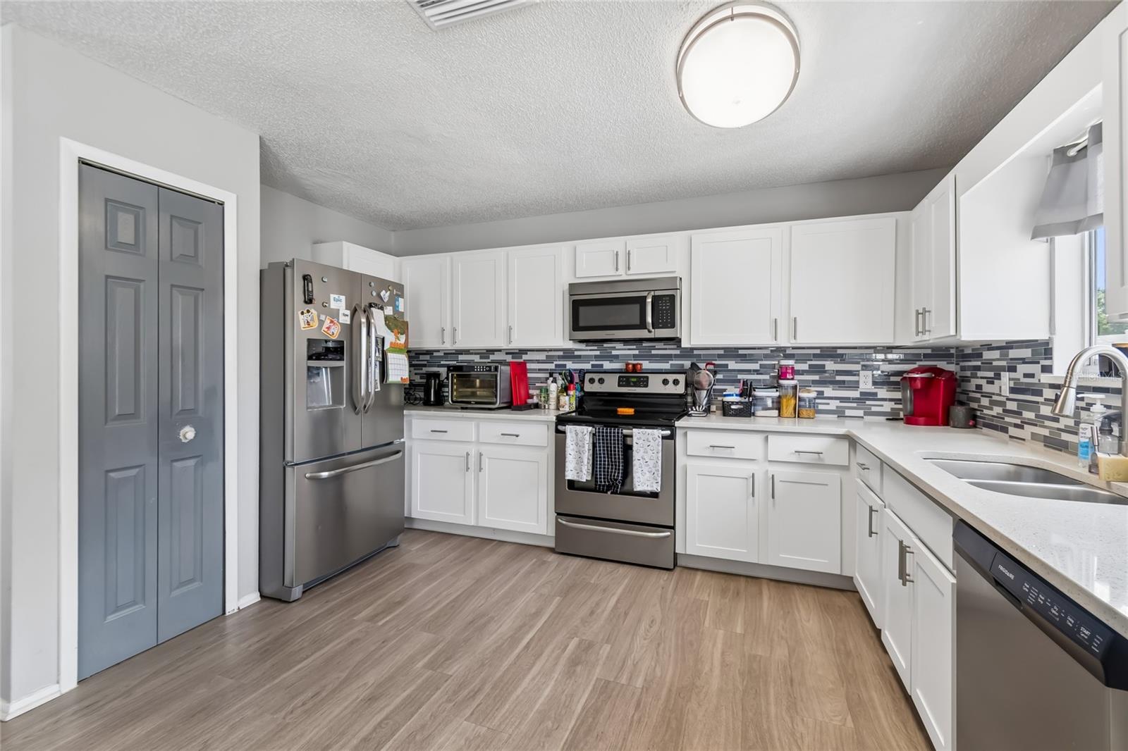 Image 16 of 51 For 7123 Silvermill Drive