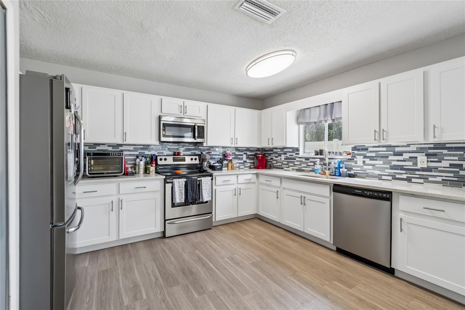 Image 19 of 51 For 7123 Silvermill Drive