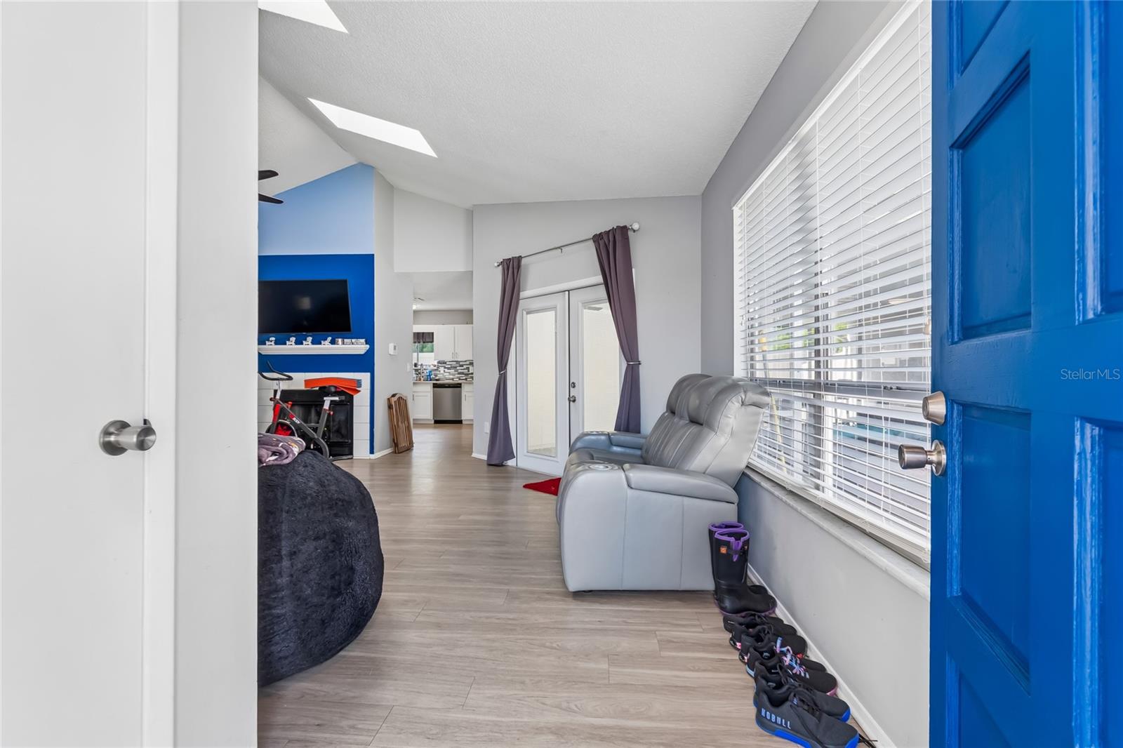 Image 8 of 51 For 7123 Silvermill Drive