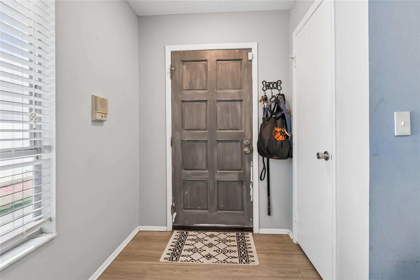 Image 9 of 51 For 7123 Silvermill Drive