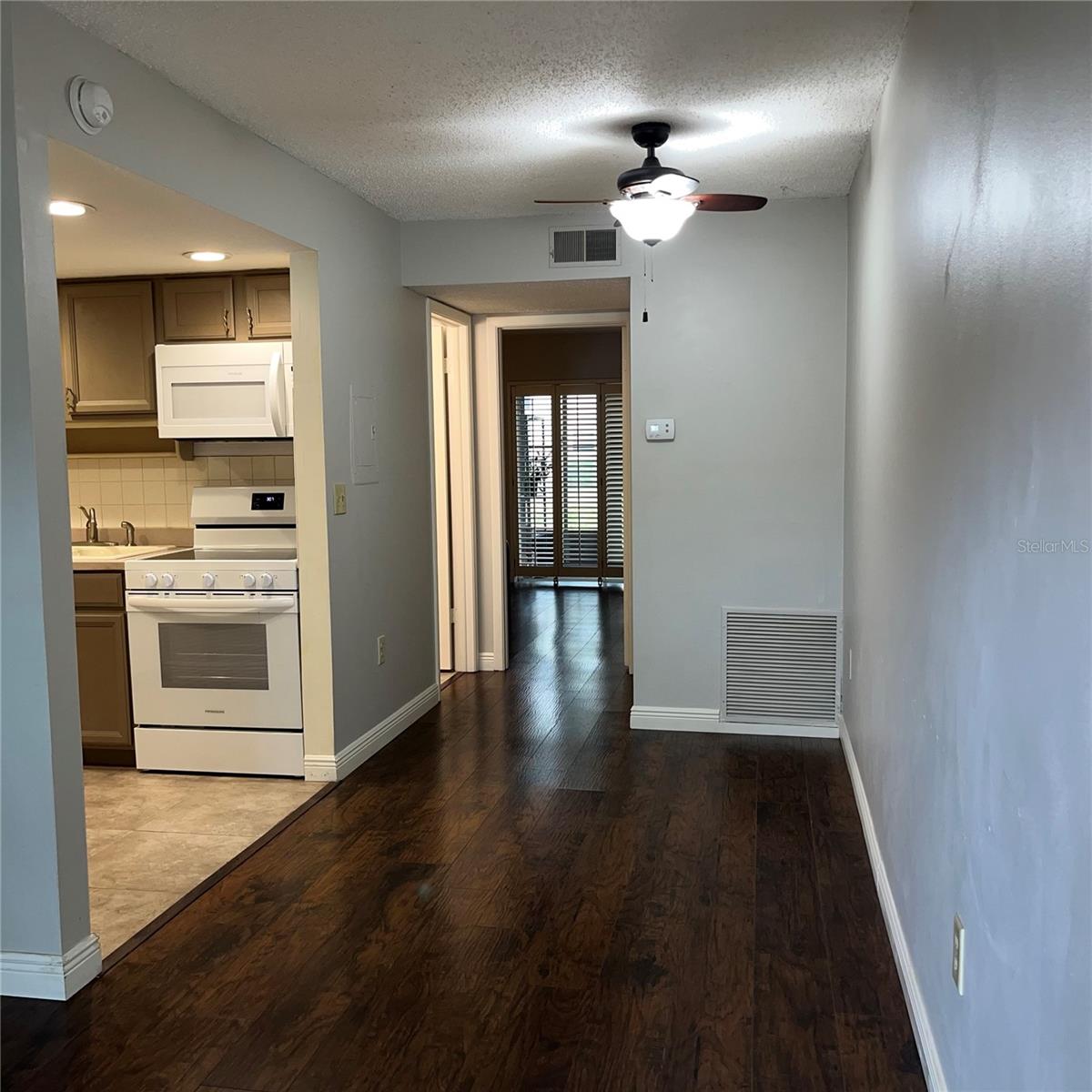 Image 11 of 43 For 870 Virginia Street 111