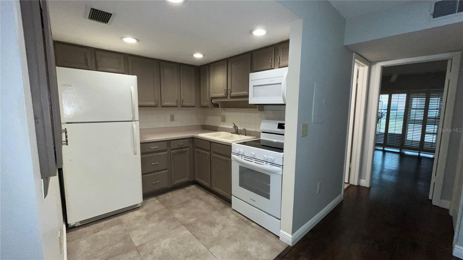 Image 12 of 43 For 870 Virginia Street 111