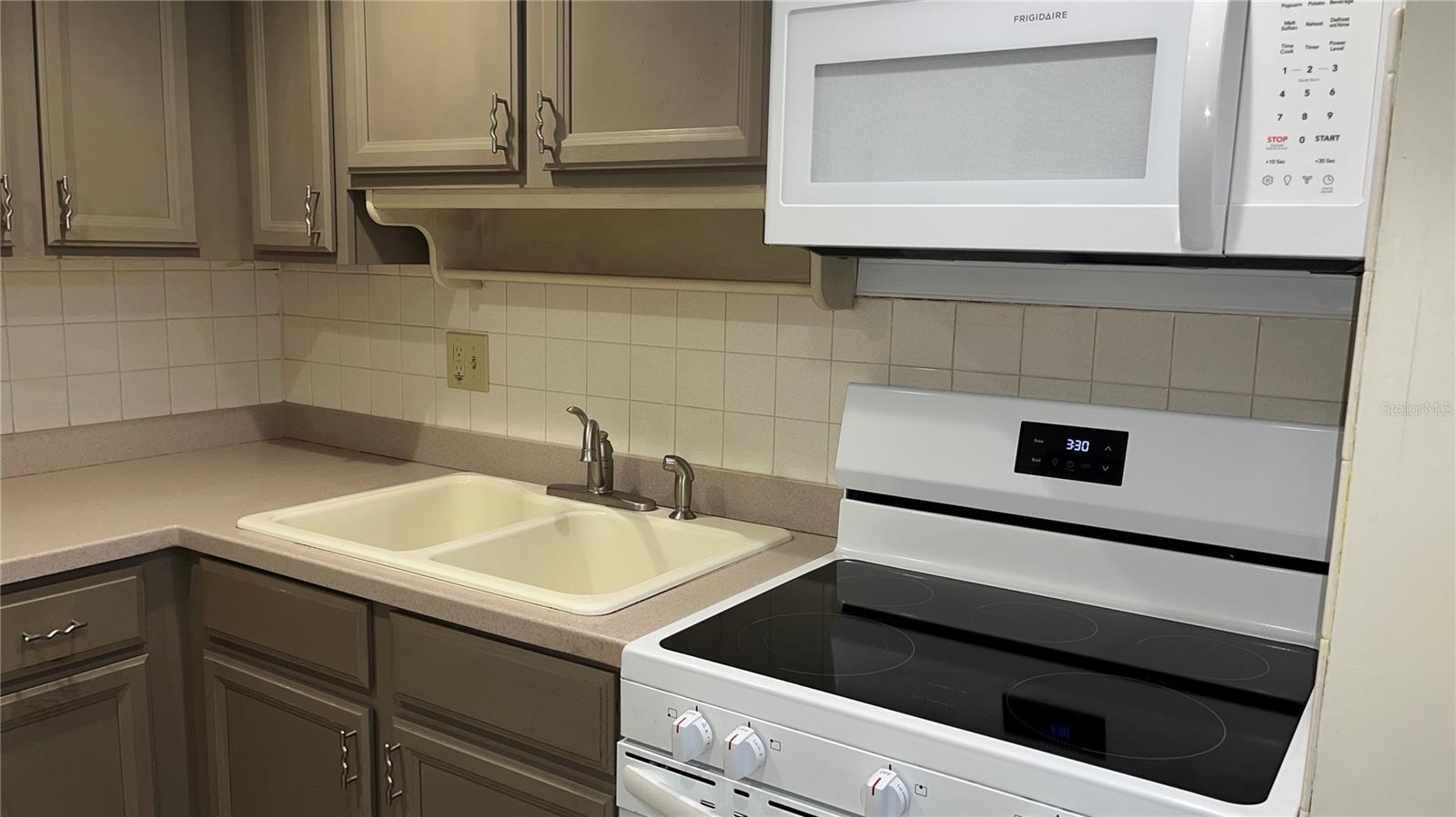 Image 13 of 43 For 870 Virginia Street 111