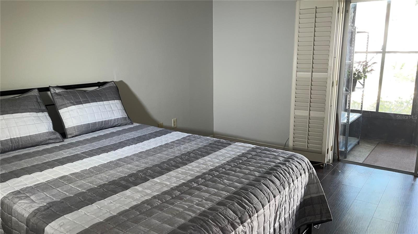 Image 18 of 43 For 870 Virginia Street 111