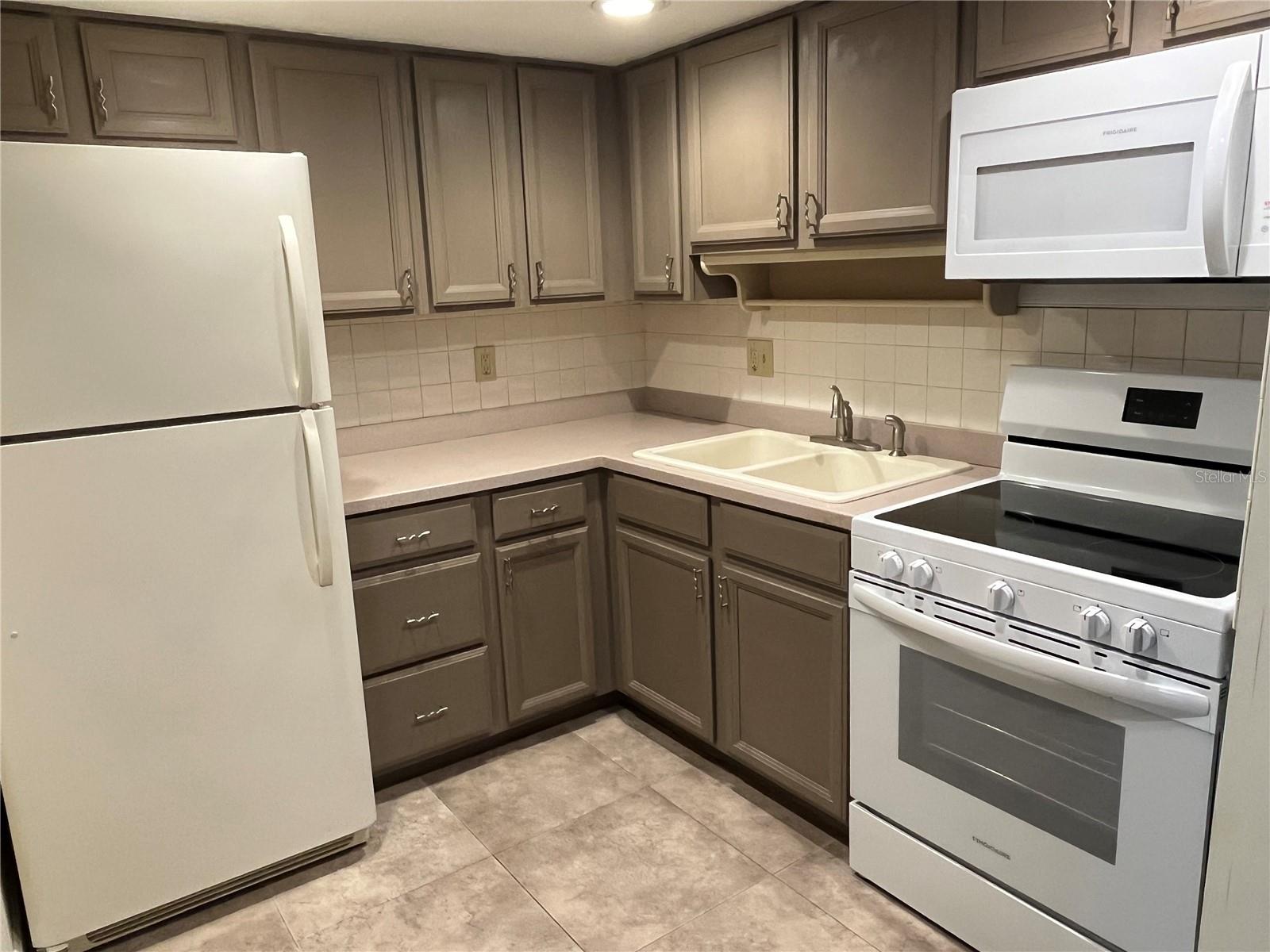 Image 2 of 43 For 870 Virginia Street 111