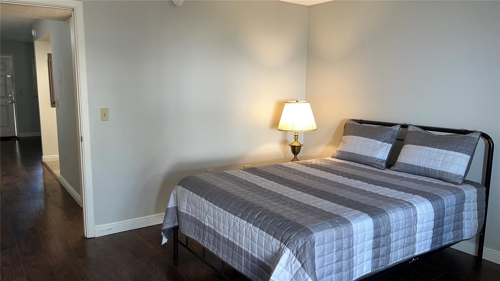 Image 21 of 43 For 870 Virginia Street 111