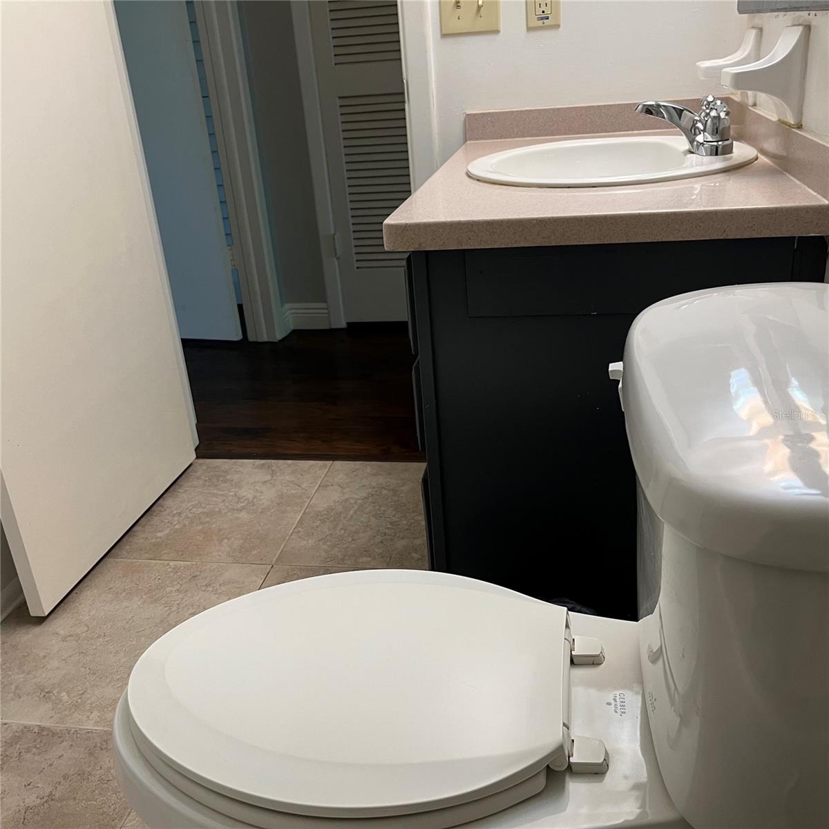 Image 27 of 43 For 870 Virginia Street 111