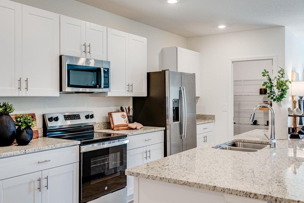 Listing photo id 3 for 13643 Tropical Breeze Way