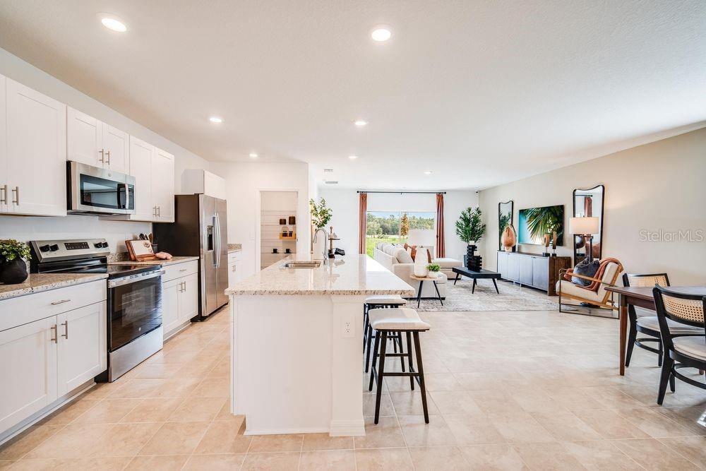 Listing photo id 6 for 13643 Tropical Breeze Way