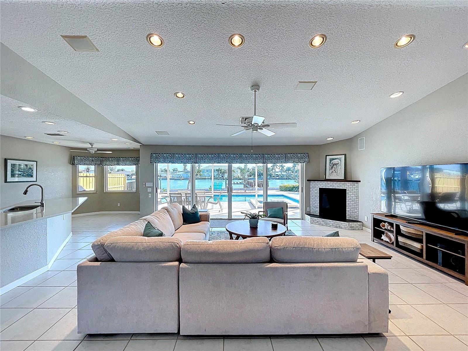 Image 10 of 64 For 7711 Bayshore Drive