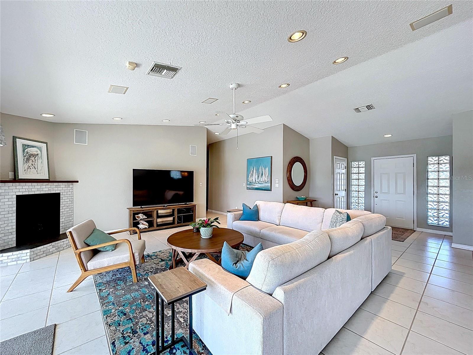 Image 8 of 64 For 7711 Bayshore Drive