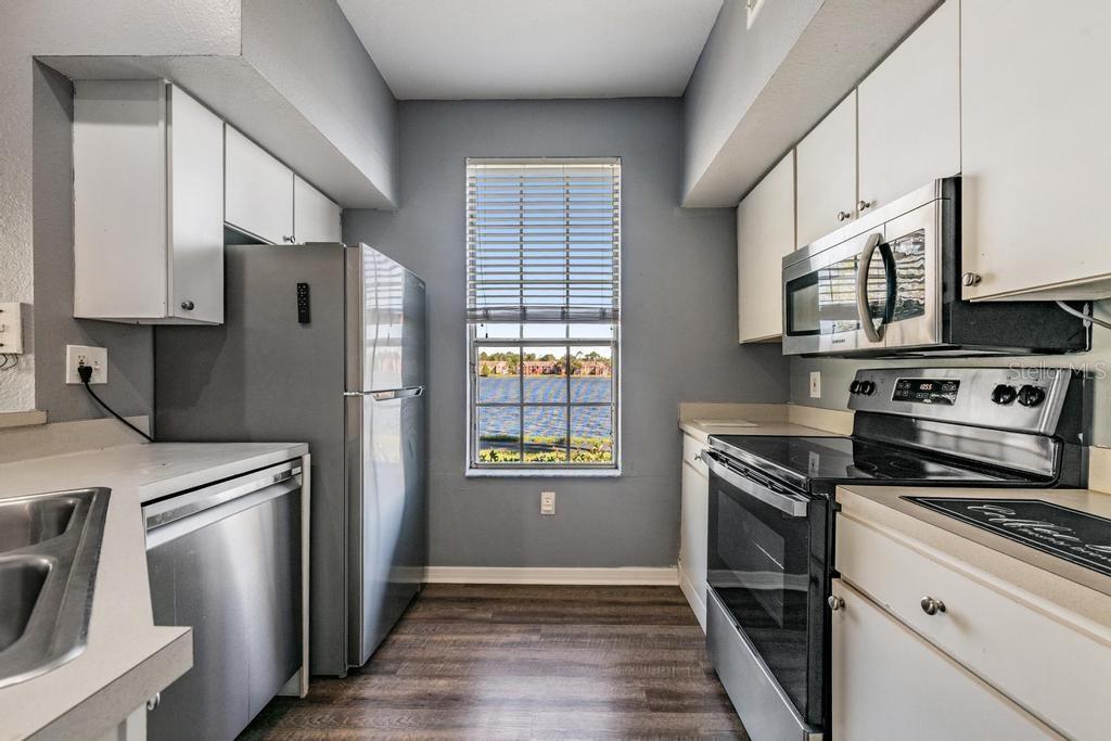 Image 18 of 39 For 9552 Lake Chase Island Way 9552