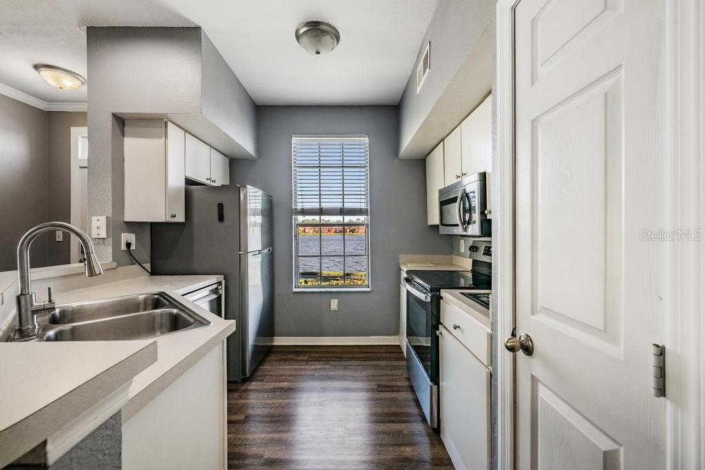 Image 21 of 39 For 9552 Lake Chase Island Way 9552