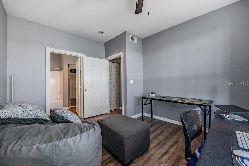 Image 28 of 39 For 9552 Lake Chase Island Way 9552