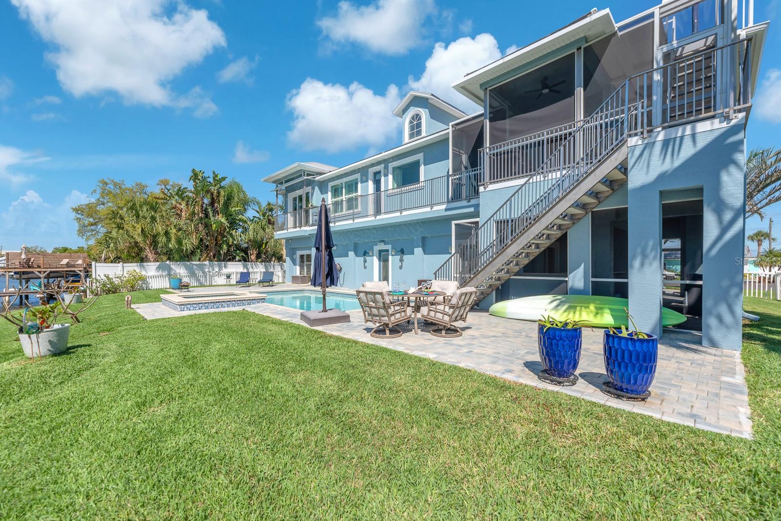 Image 11 of 93 For 9425 Oak Street