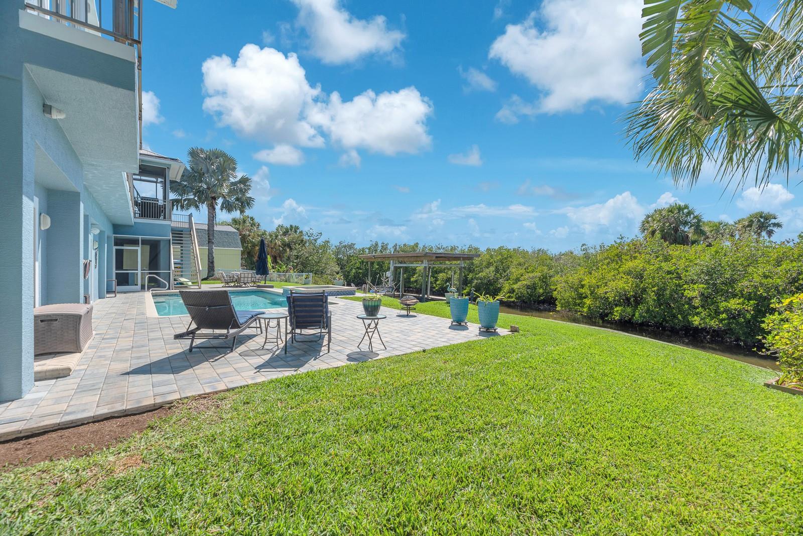 Image 12 of 93 For 9425 Oak Street