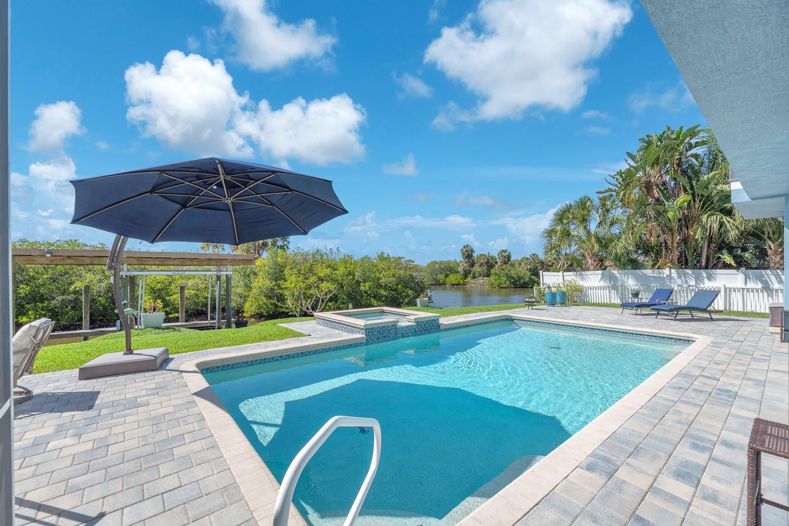 Image 22 of 93 For 9425 Oak Street