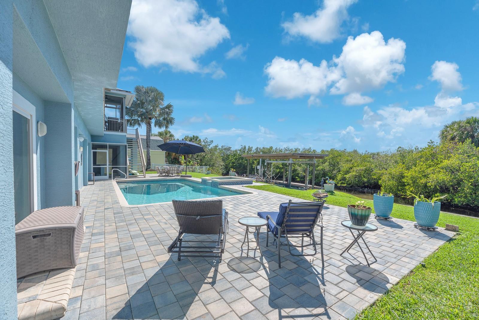 Image 23 of 93 For 9425 Oak Street