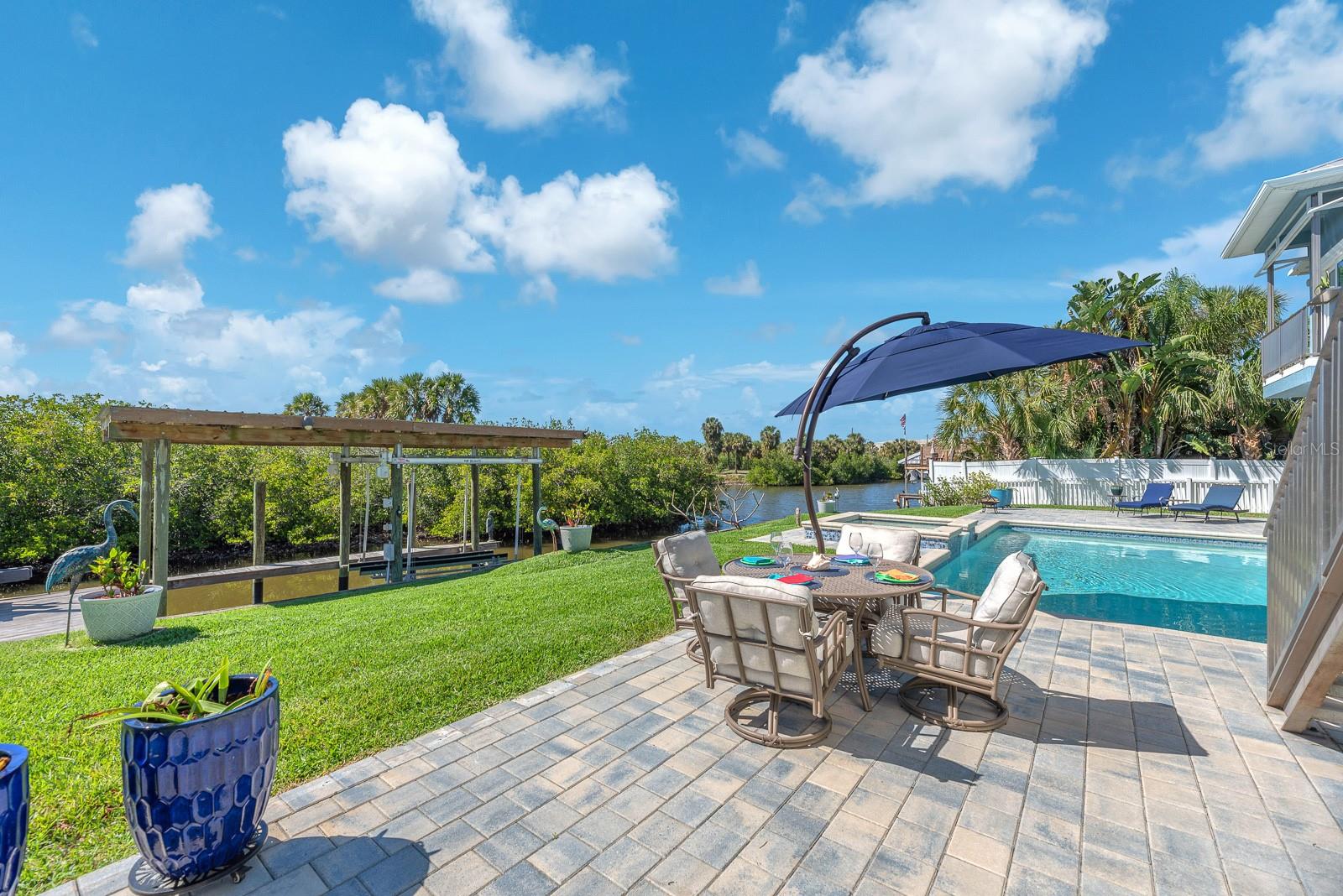 Image 26 of 93 For 9425 Oak Street