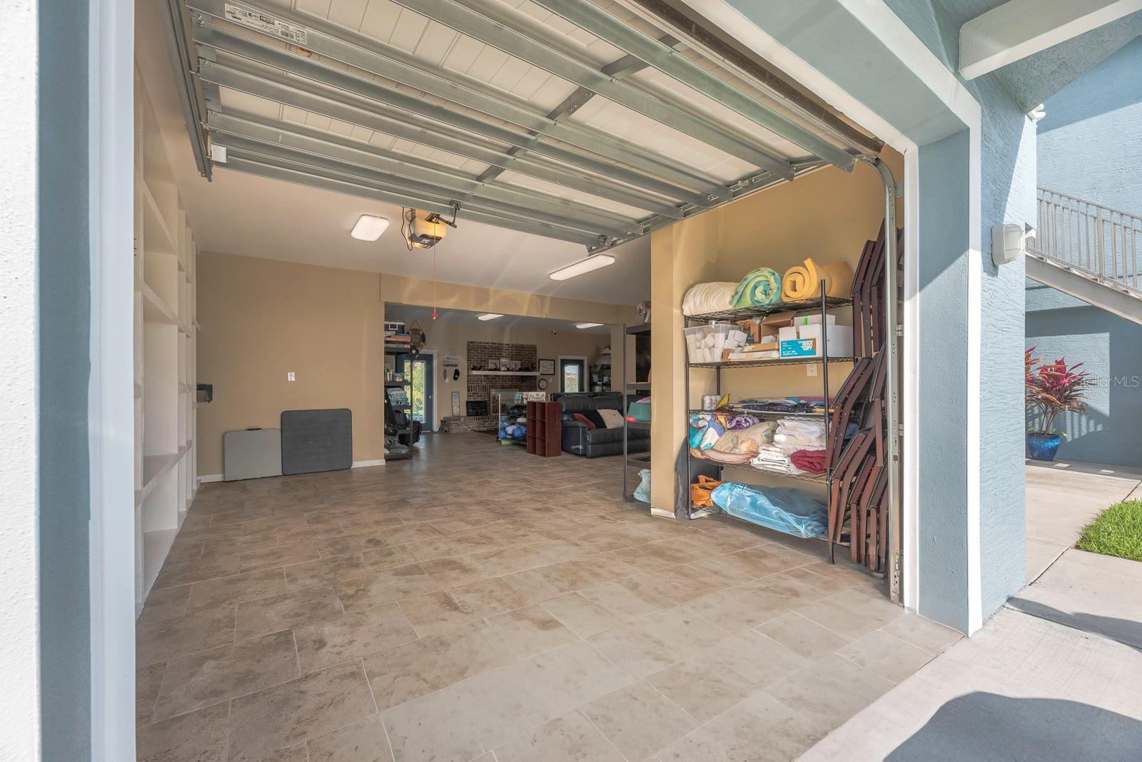 Image 51 of 93 For 9425 Oak Street