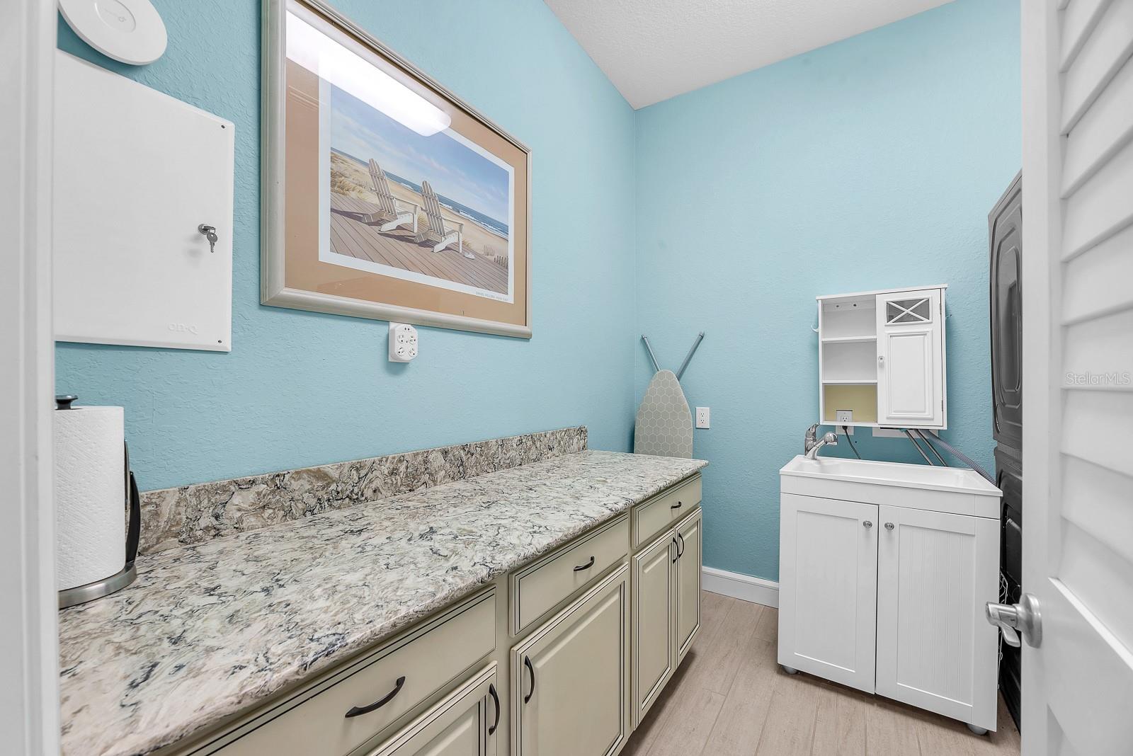 Image 62 of 93 For 9425 Oak Street