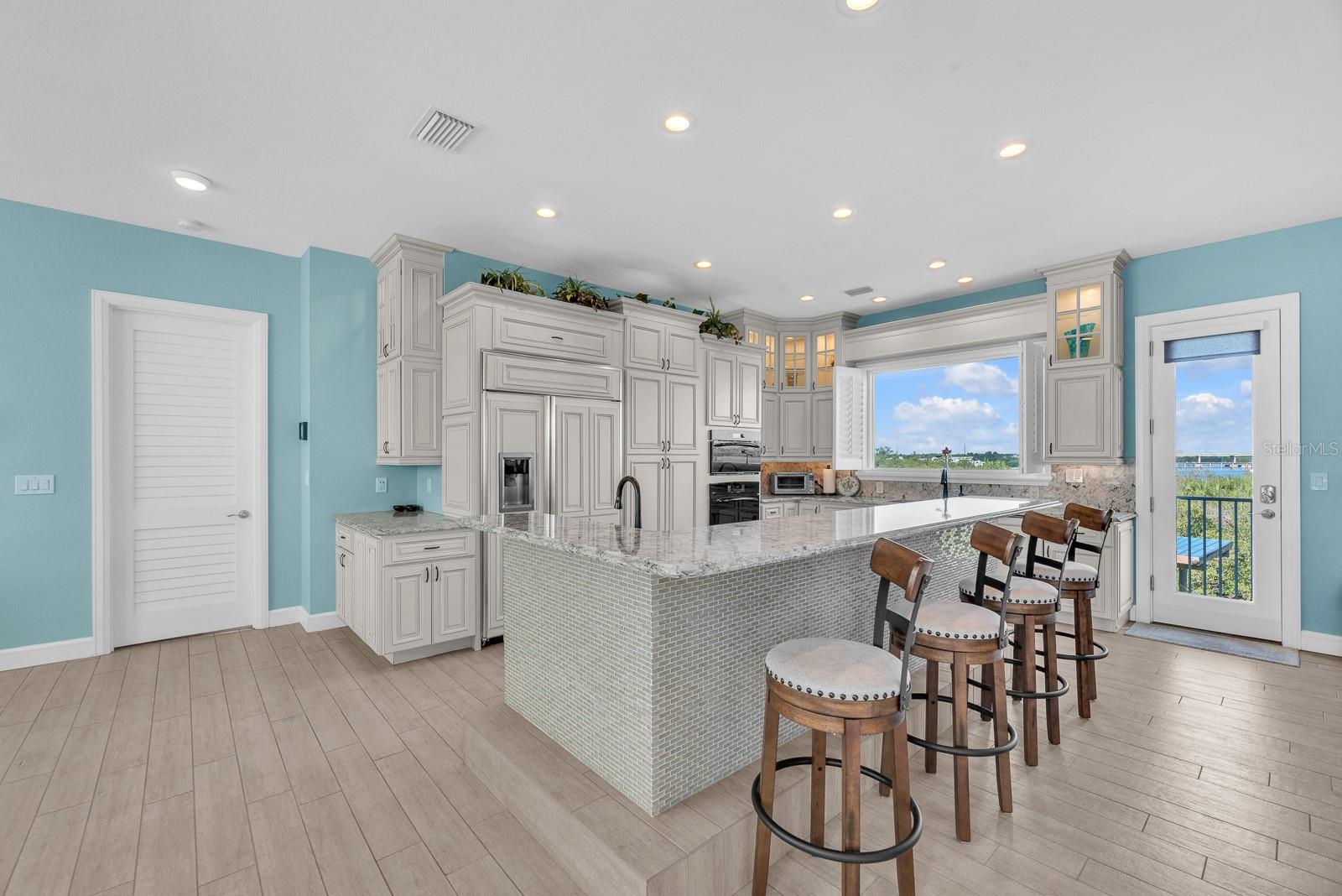 Image 74 of 93 For 9425 Oak Street