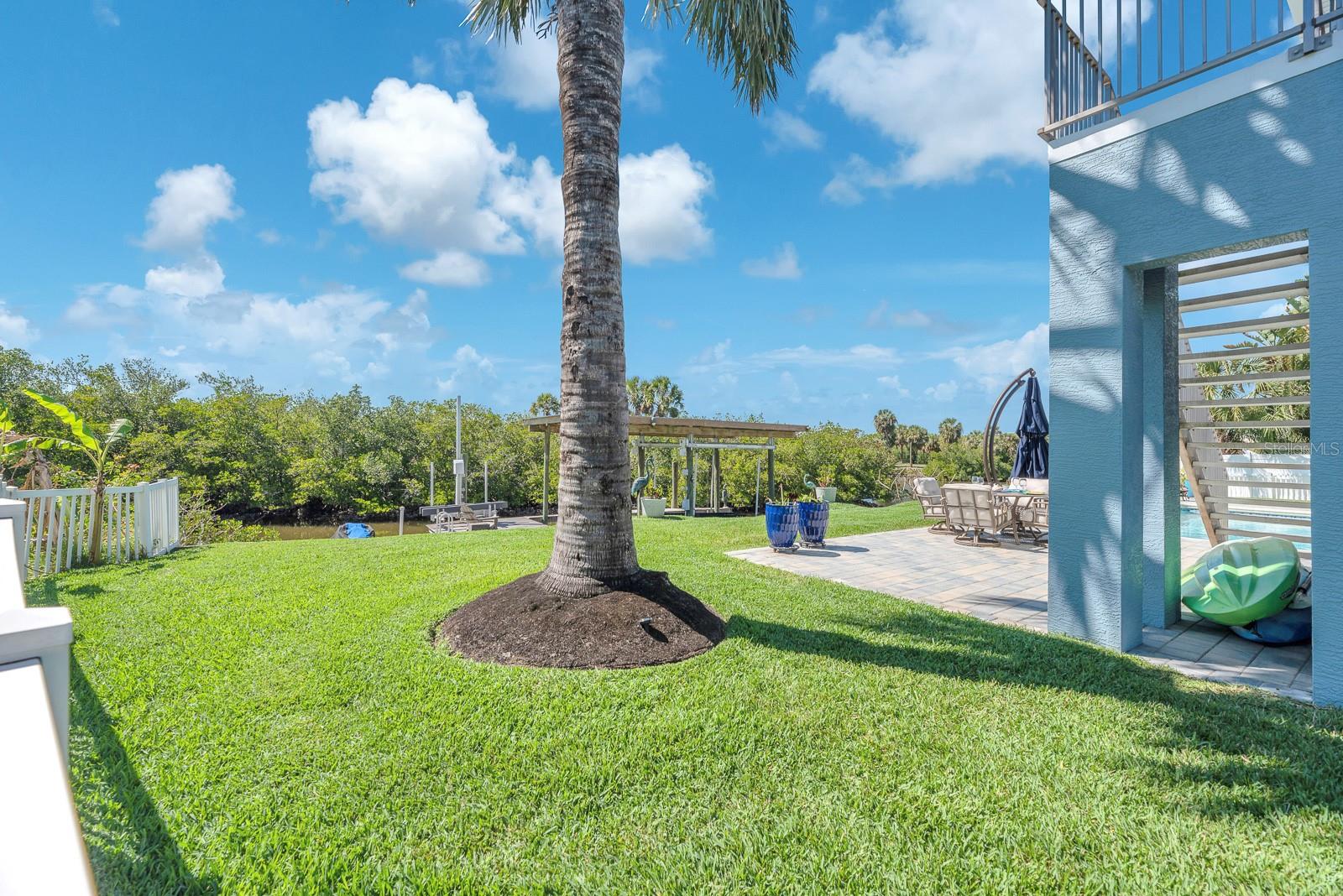 Image 8 of 93 For 9425 Oak Street