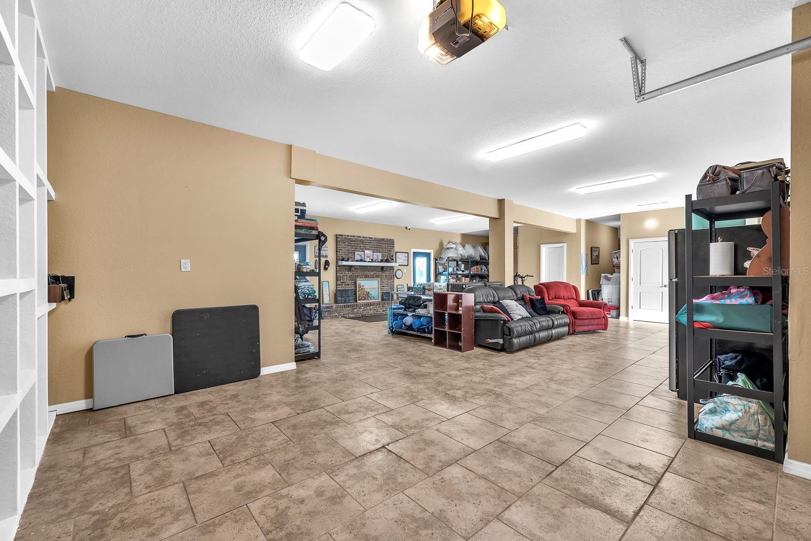 Image 83 of 93 For 9425 Oak Street