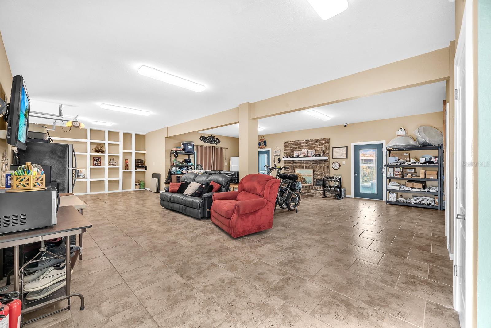 Image 88 of 93 For 9425 Oak Street